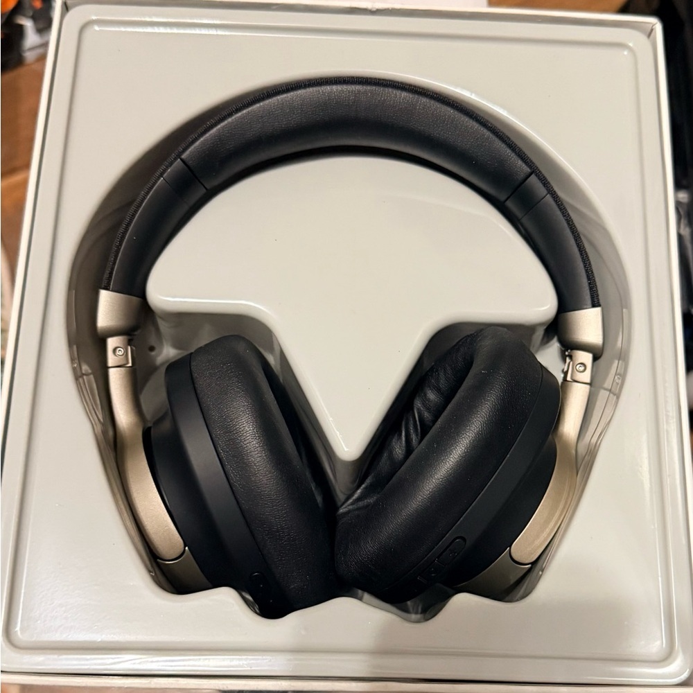 Heyday Active Noise Canceling Bluetooth Headphones Black Open box